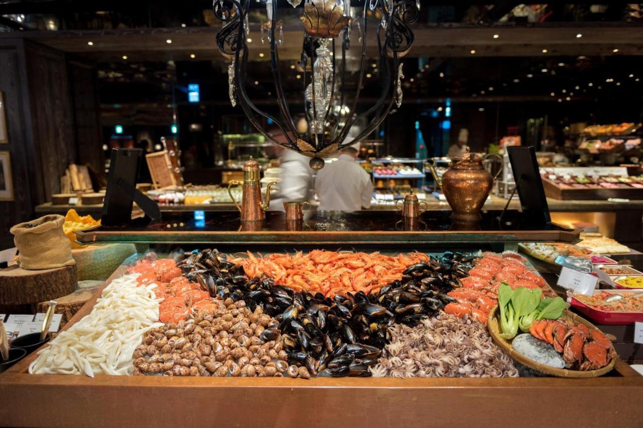 Palais De Chine Hotel Taipei Exterior photo Seafood buffet at a restaurant