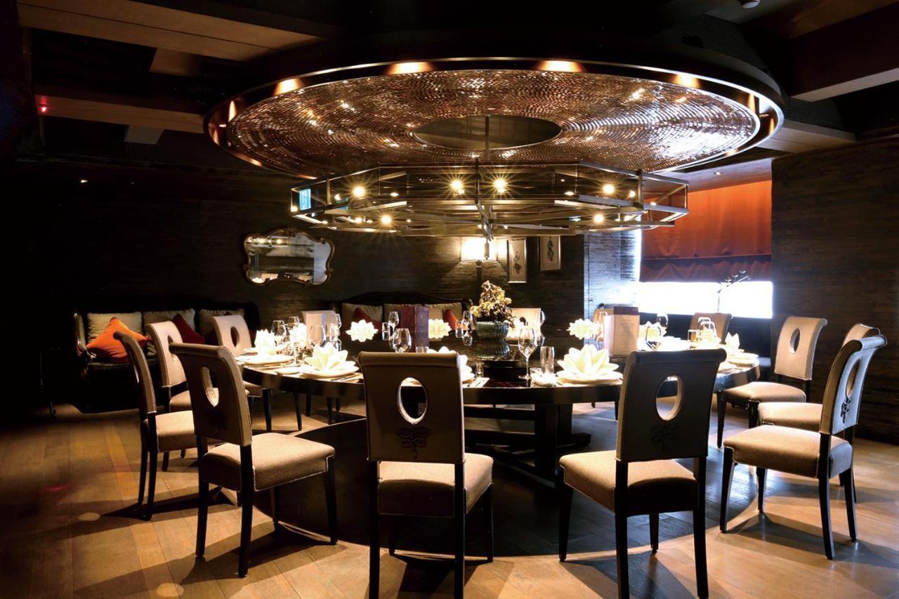 Palais De Chine Hotel Taipei Exterior photo The interior of a restaurant in the Grand Hyatt Hotel, Mumbai