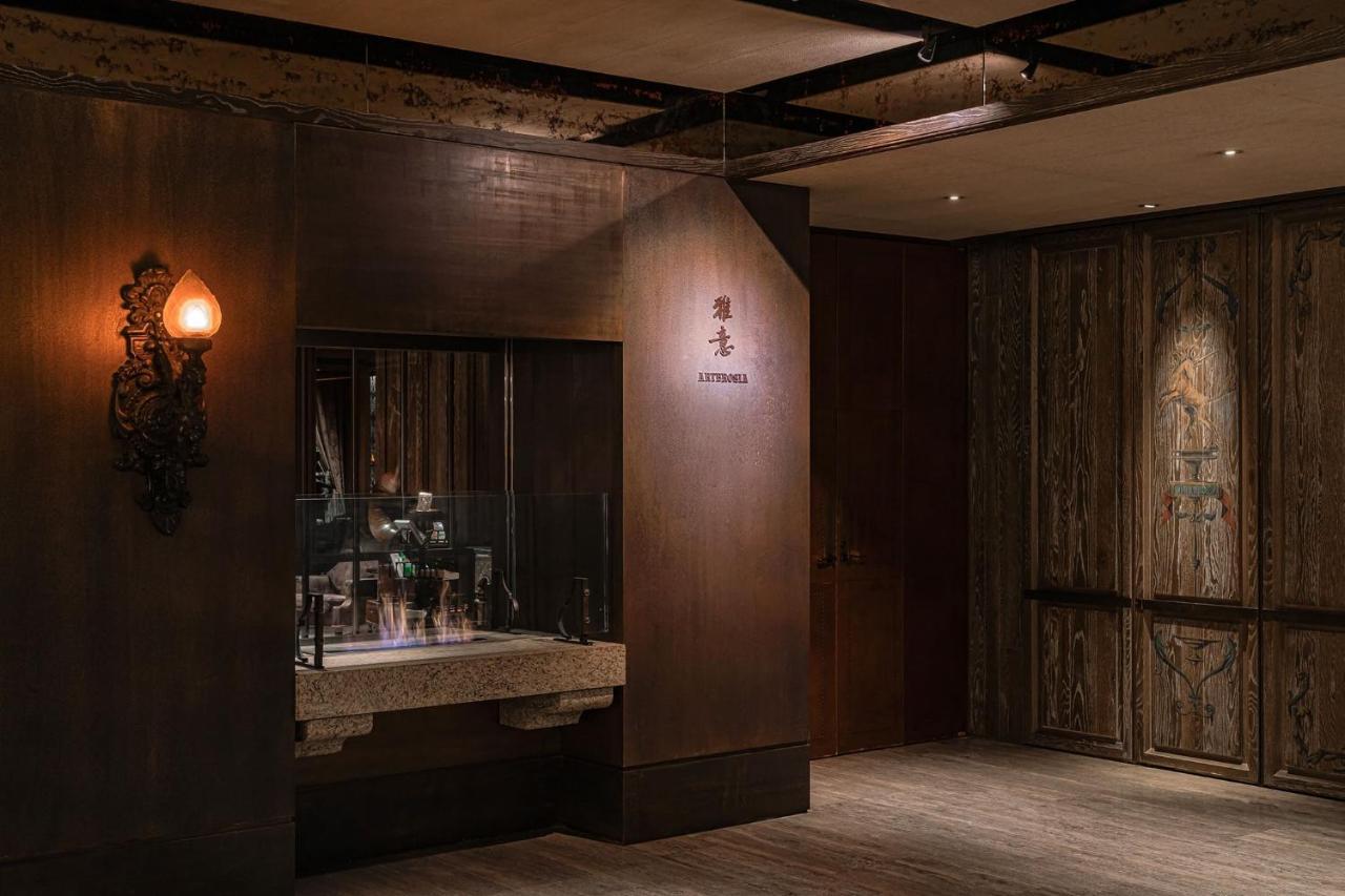 Palais De Chine Hotel Taipei Exterior photo Entrance to the restaurant