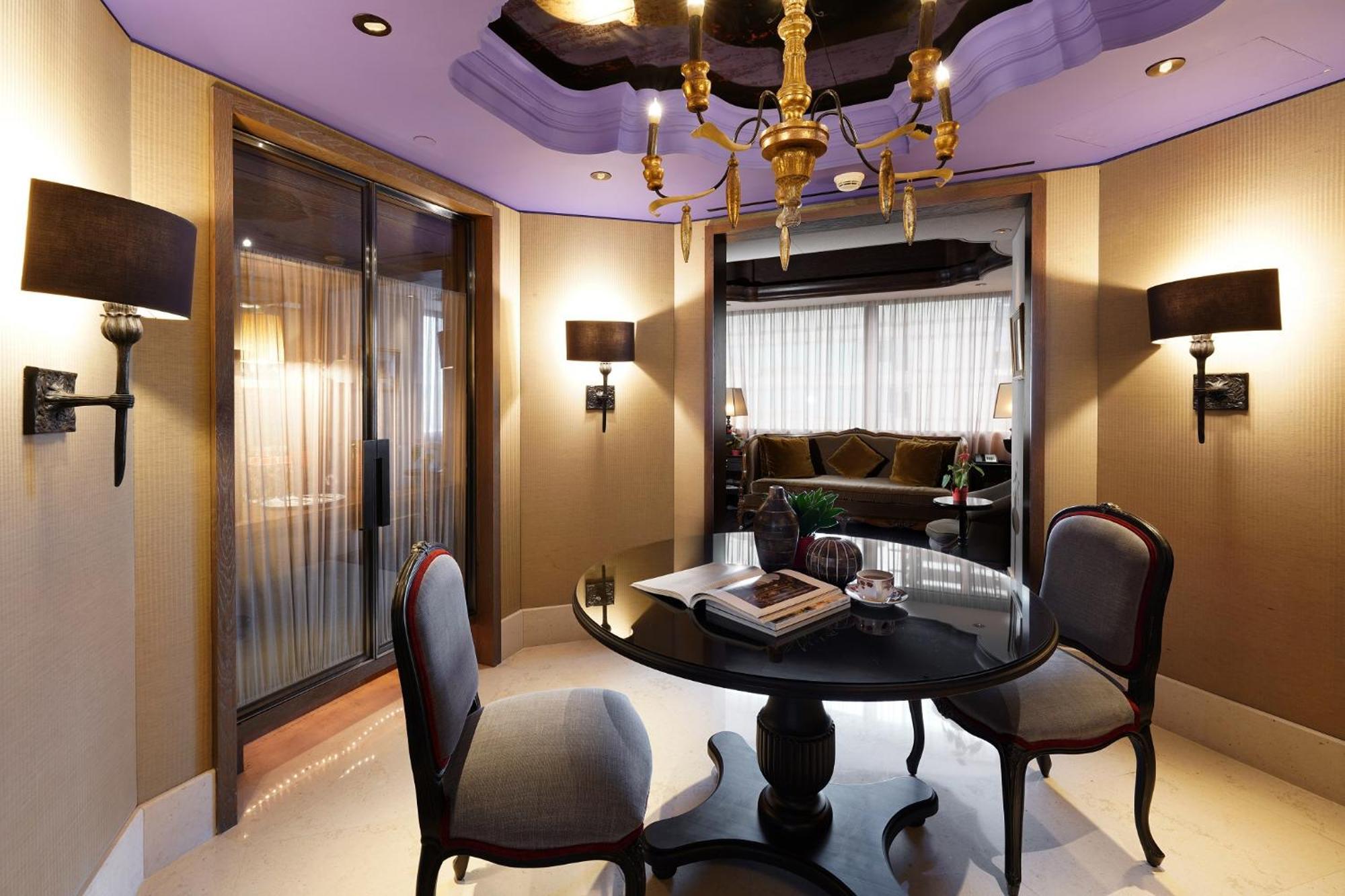 Palais De Chine Hotel Taipei Exterior photo A room in the hotel