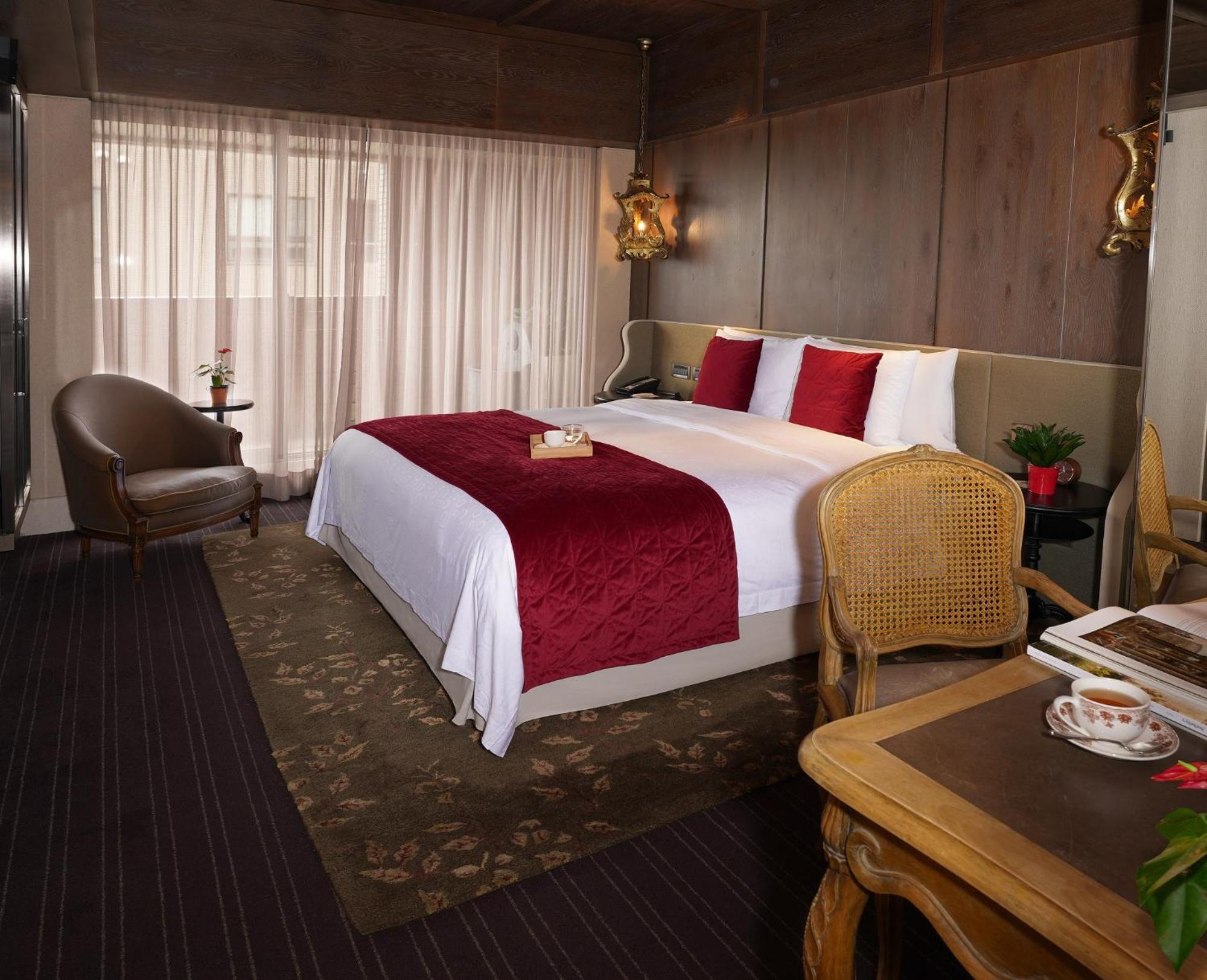 Palais De Chine Hotel Taipei Exterior photo A bedroom at the hotel