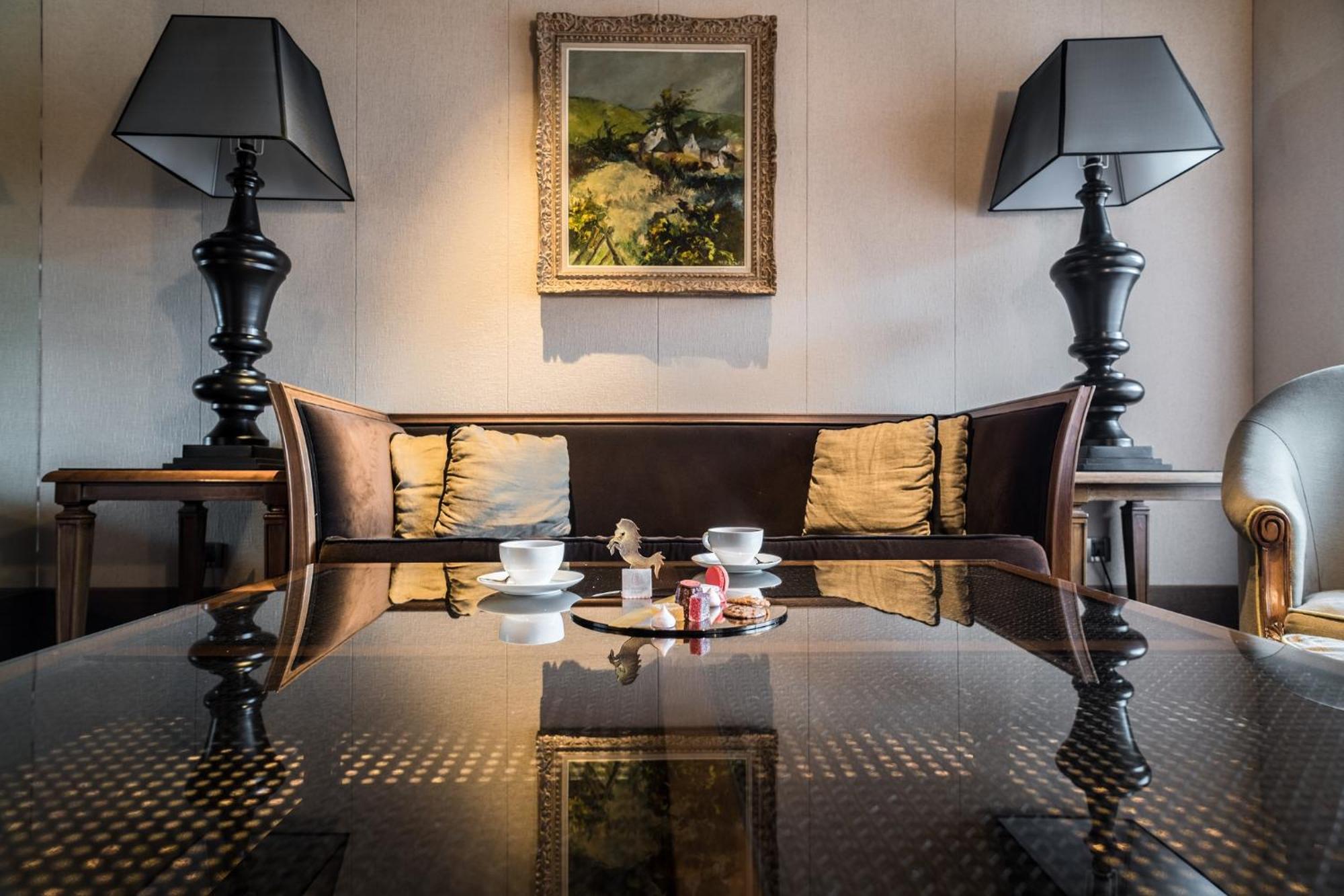 Palais De Chine Hotel Taipei Exterior photo The interior of the hotel